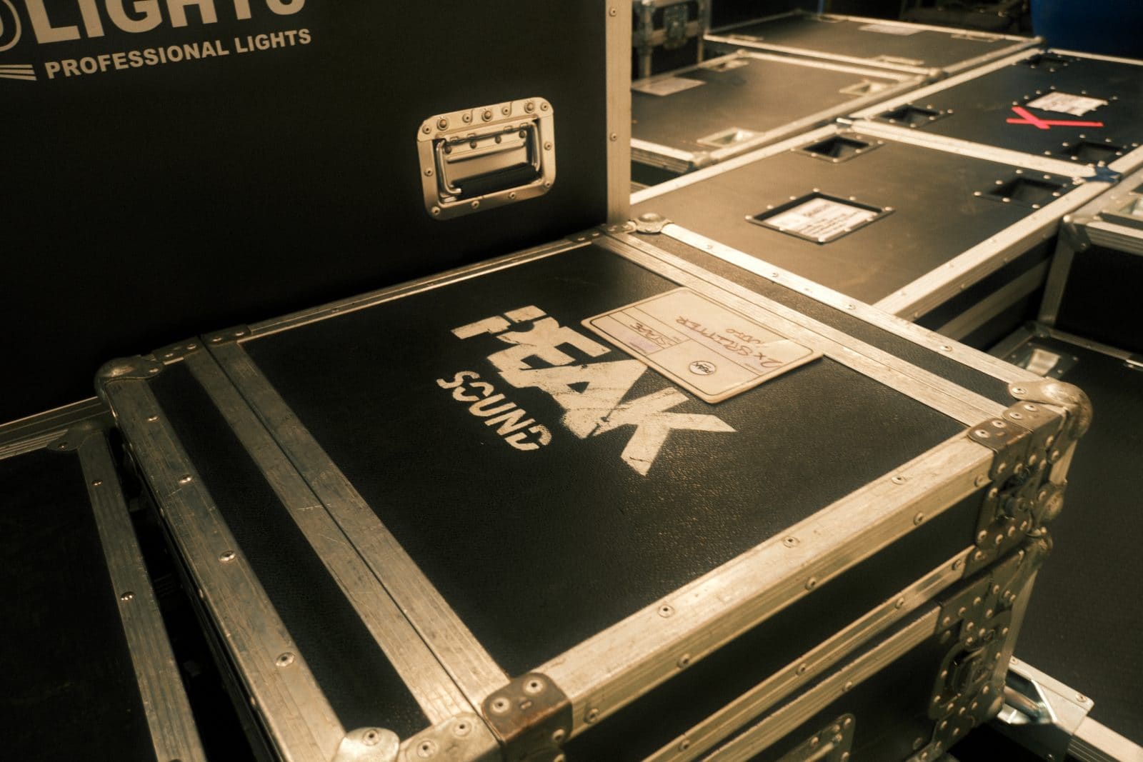 Flightcases de Peak Entertainment en el almacén de alquiler